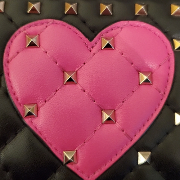 Valentino Garavani Bucket Bag with Rockstud Wallet - Picture 13 of 16